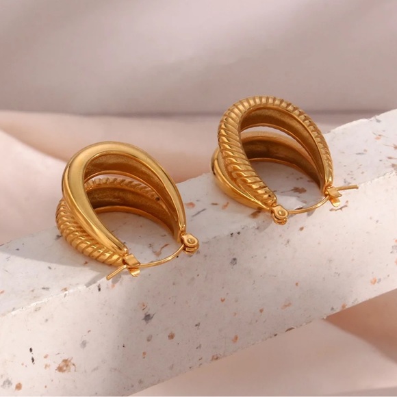 New 18K Gold Double Layer Twist U Shape Hoop Earrings,cute Earrings,wow Earrings - Picture 4 of 7